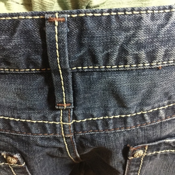 GUESS DISTRESSED FRAYED DENIM SHORTS 5.5” INSEAM - Picture 4 of 7